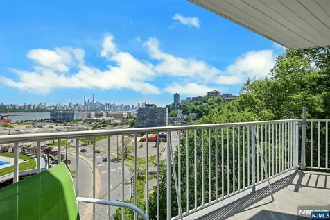 45 Legend Hills Drive Edgewater NJ 07020