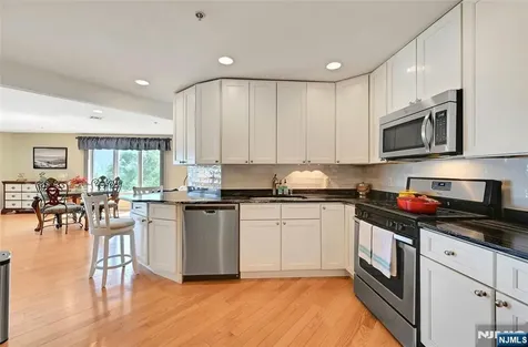 45 Legend Hills Drive Edgewater NJ 07020