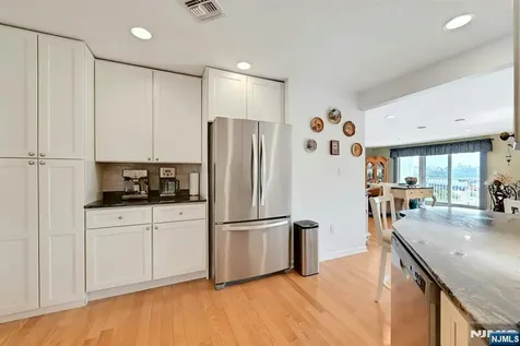 45 Legend Hills Drive Edgewater NJ 07020