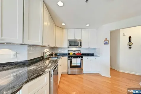 45 Legend Hills Drive Edgewater NJ 07020