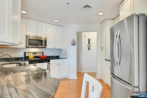 45 Legend Hills Drive Edgewater NJ 07020