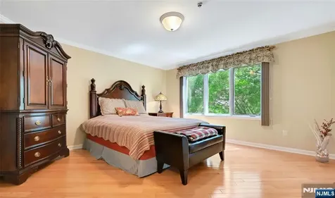 45 Legend Hills Drive Edgewater NJ 07020
