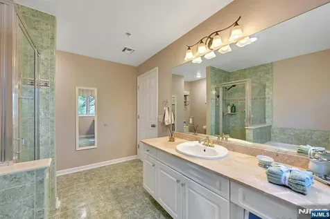 45 Legend Hills Drive Edgewater NJ 07020
