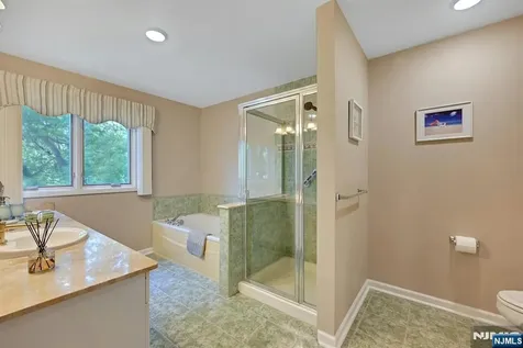 45 Legend Hills Drive Edgewater NJ 07020