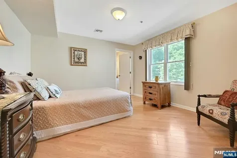 45 Legend Hills Drive Edgewater NJ 07020