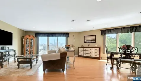 45 Legend Hills Drive Edgewater NJ 07020