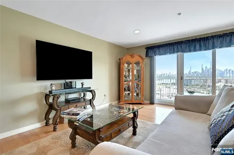 45 Legend Hills Drive Edgewater NJ 07020