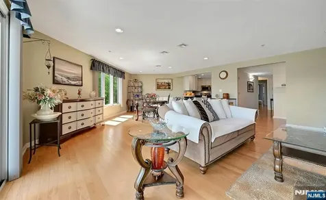 45 Legend Hills Drive Edgewater NJ 07020