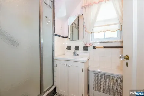 27 Glen Road West Orange NJ 07052