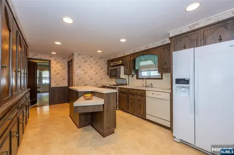 27 Glen Road West Orange NJ 07052