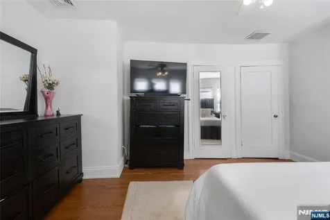 5 75th Street North Bergen NJ 07047