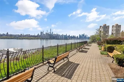 5 75th Street North Bergen NJ 07047