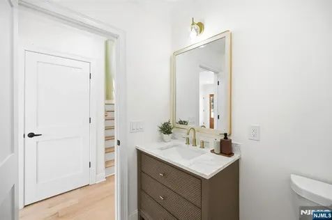 31 Ridgeview Avenue West Orange NJ 07052