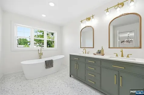 31 Ridgeview Avenue West Orange NJ 07052