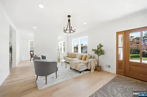 31 Ridgeview Avenue West Orange NJ 07052