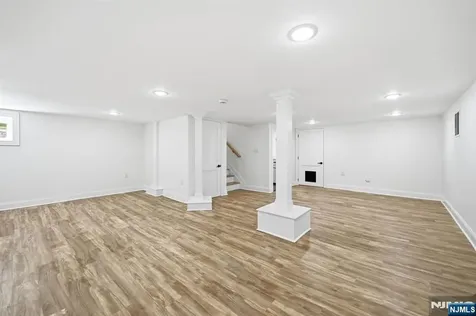 31 Ridgeview Avenue West Orange NJ 07052