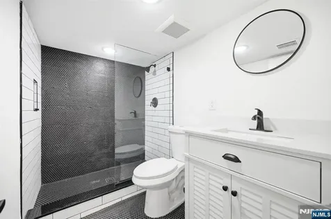 31 Ridgeview Avenue West Orange NJ 07052