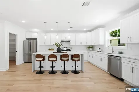 31 Ridgeview Avenue West Orange NJ 07052
