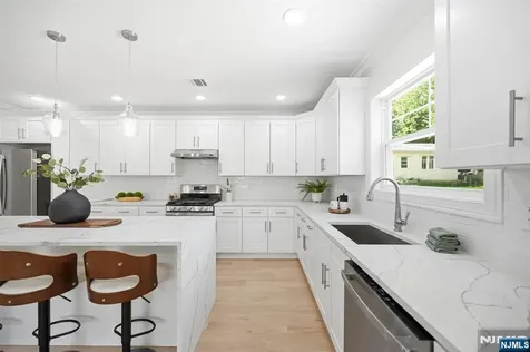 31 Ridgeview Avenue West Orange NJ 07052