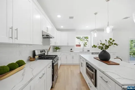 31 Ridgeview Avenue West Orange NJ 07052