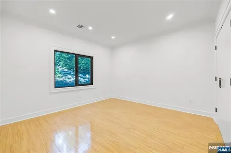 1080 River Road Edgewater NJ 07020