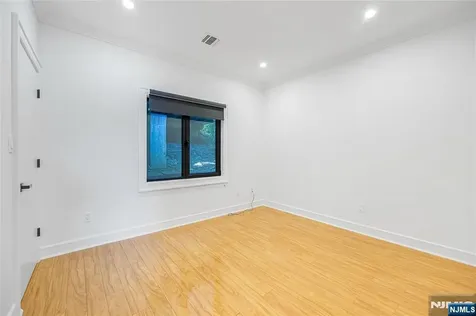 1080 River Road Edgewater NJ 07020