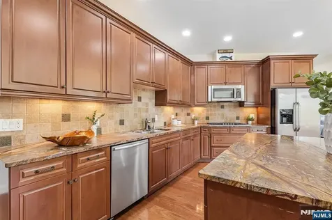 211 Metzger Drive West Orange NJ 07052