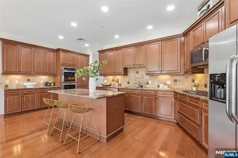 211 Metzger Drive West Orange NJ 07052