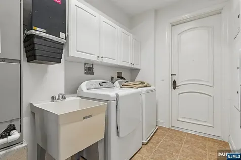 211 Metzger Drive West Orange NJ 07052