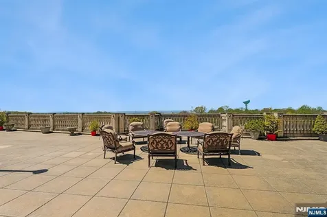 211 Metzger Drive West Orange NJ 07052