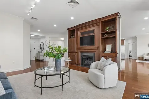 211 Metzger Drive West Orange NJ 07052