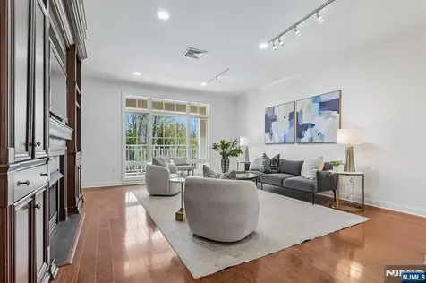 211 Metzger Drive West Orange NJ 07052