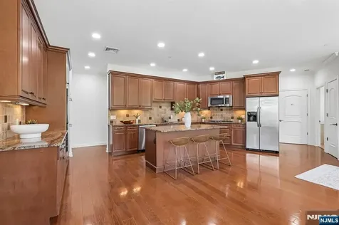 211 Metzger Drive West Orange NJ 07052