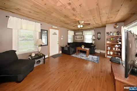28 Makemoney Avenue Wanaque NJ 07420
