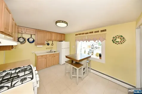 28 Makemoney Avenue Wanaque NJ 07420