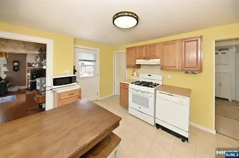 28 Makemoney Avenue Wanaque NJ 07420