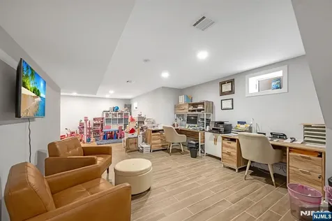 230 Park Avenue Teaneck NJ 07666