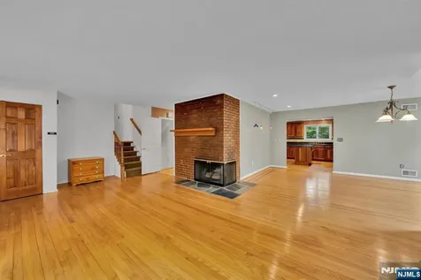 165 Busteed Drive Midland Park NJ 07432