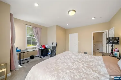 537 Coventry Drive Nutley NJ 07110