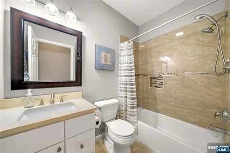 537 Coventry Drive Nutley NJ 07110