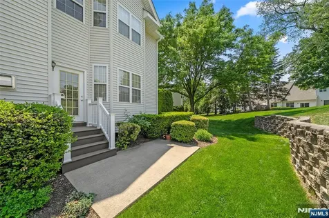 537 Coventry Drive Nutley NJ 07110