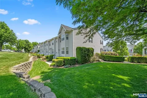 537 Coventry Drive Nutley NJ 07110