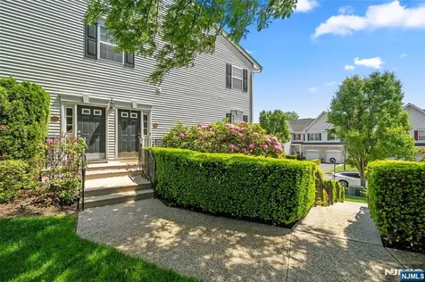 537 Coventry Drive Nutley NJ 07110
