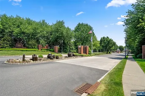 537 Coventry Drive Nutley NJ 07110