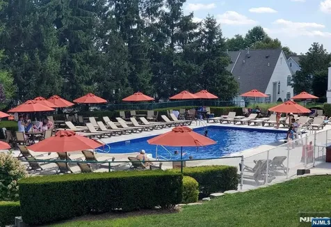 537 Coventry Drive Nutley NJ 07110