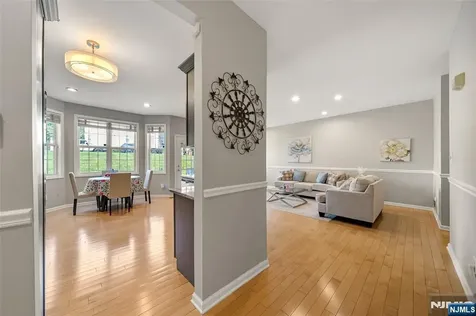 537 Coventry Drive Nutley NJ 07110