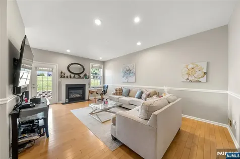 537 Coventry Drive Nutley NJ 07110