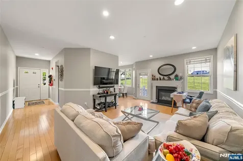 537 Coventry Drive Nutley NJ 07110