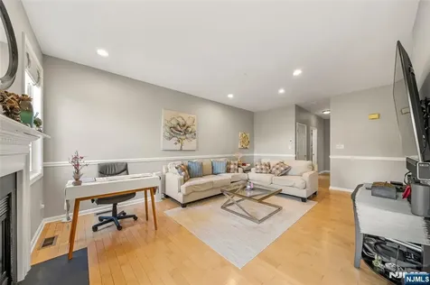 537 Coventry Drive Nutley NJ 07110