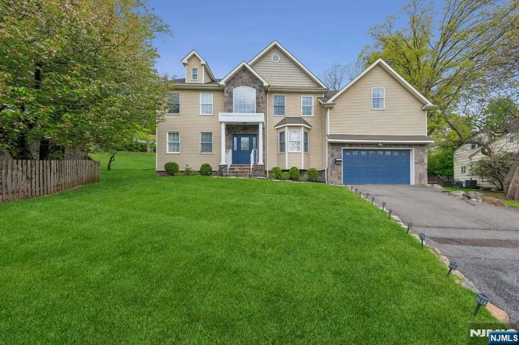 21 Winding Way West Orange NJ 07052